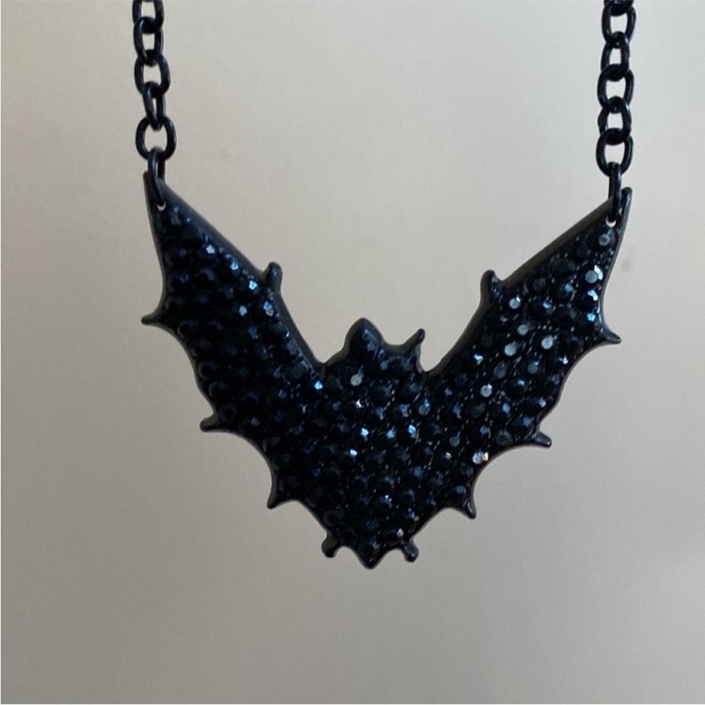 🖤 Gothic Black Rhinestone Bat Statement Necklace
